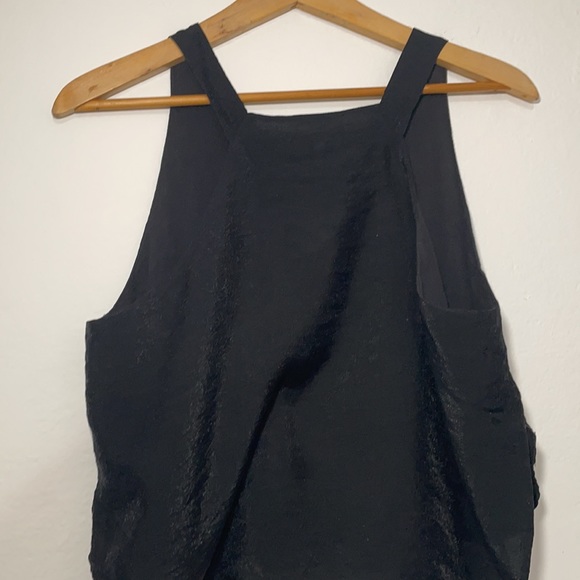 Cute basic black top - Picture 2 of 3